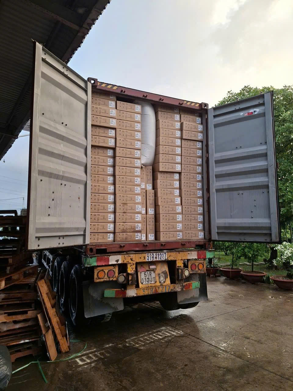 Bốc vác container Bá Huy