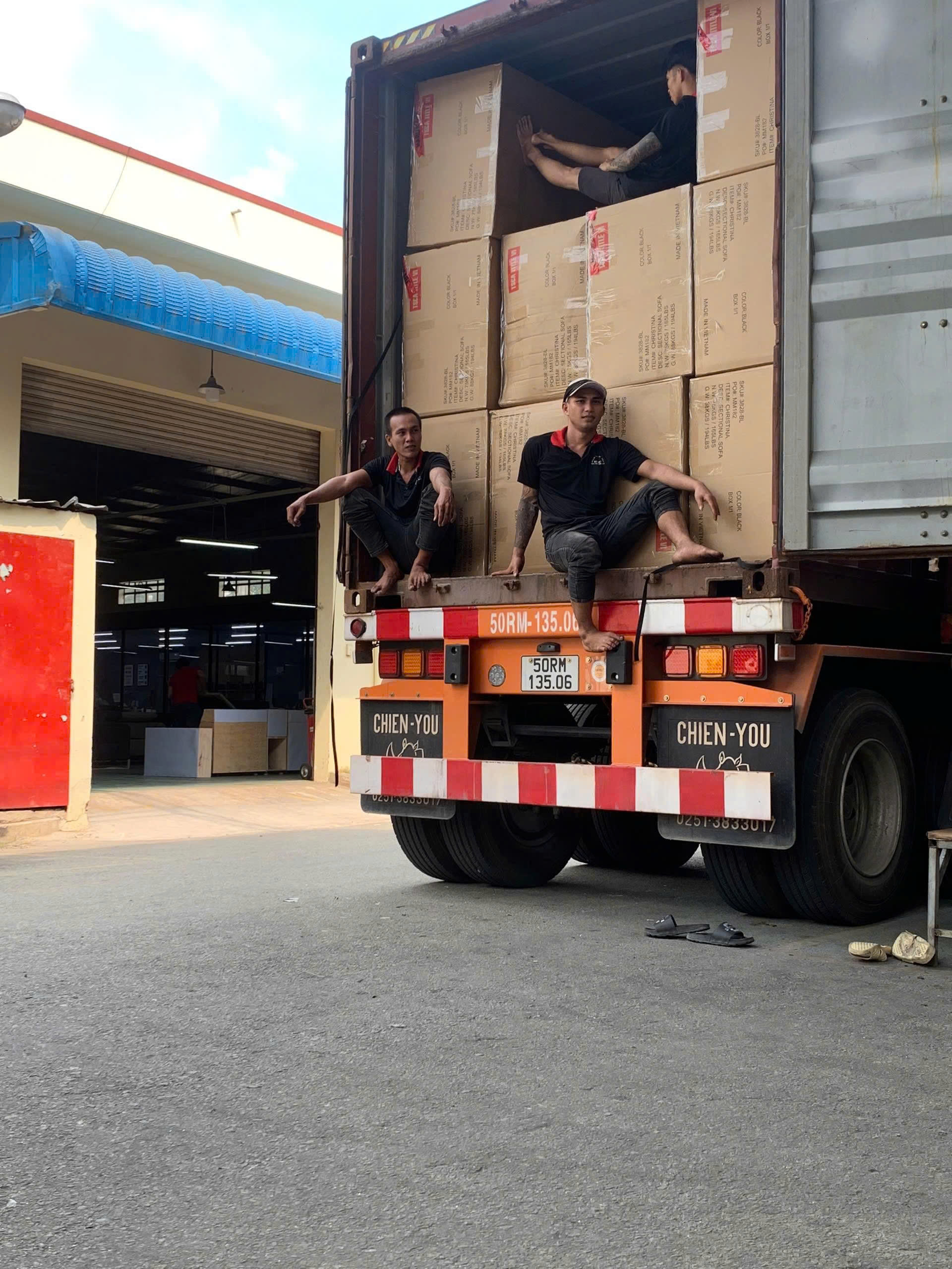 Bốc xếp kho xưởng 3
